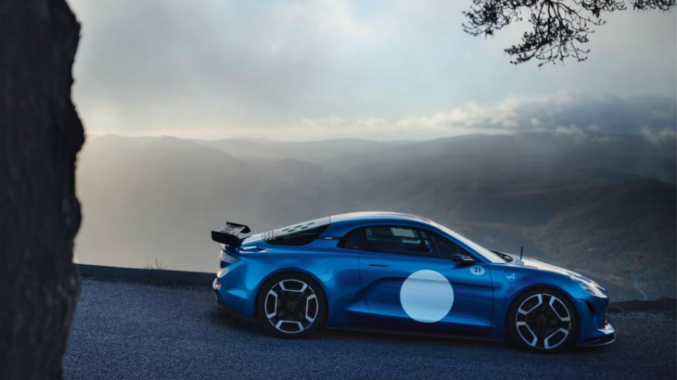 Товарное купе Alpine наберет «сотню» за 4,5 секунды. Фото 3