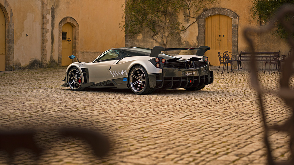 Компания Pagani представила трековый спорткар с 750-сильным двигателем