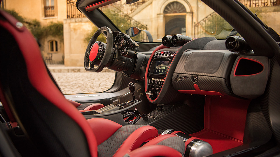 Компания Pagani представила трековый спорткар с 750-сильным двигателем. Фото 3