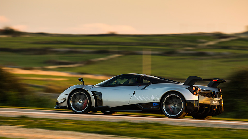 Компания Pagani представила трековый спорткар с 750-сильным двигателем. Фото 1