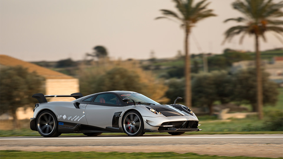 Компания Pagani представила трековый спорткар с 750-сильным двигателем. Фото 2