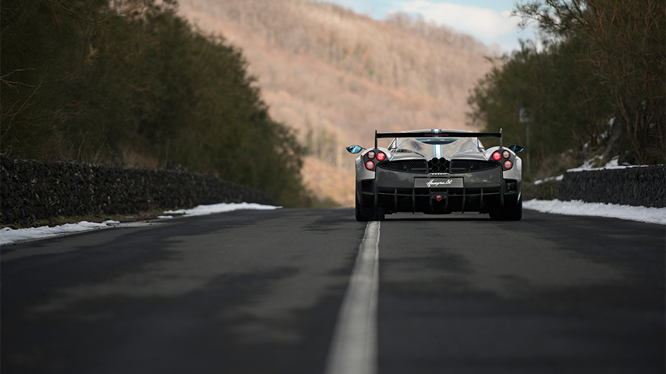 Компания Pagani представила трековый спорткар с 750-сильным двигателем. Фото 4