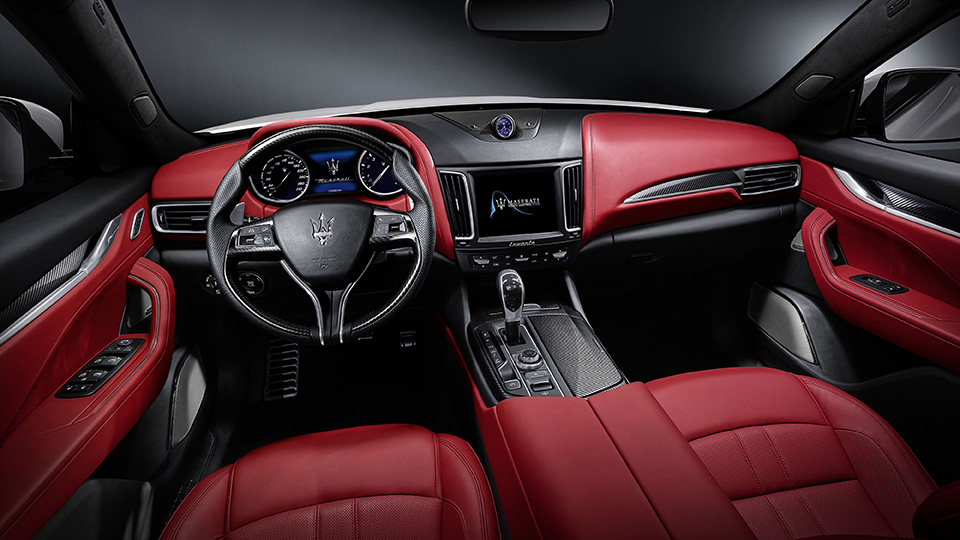 Мощнейшая версия кроссовера Maserati получила 430-сильный двигатель. Фото 3