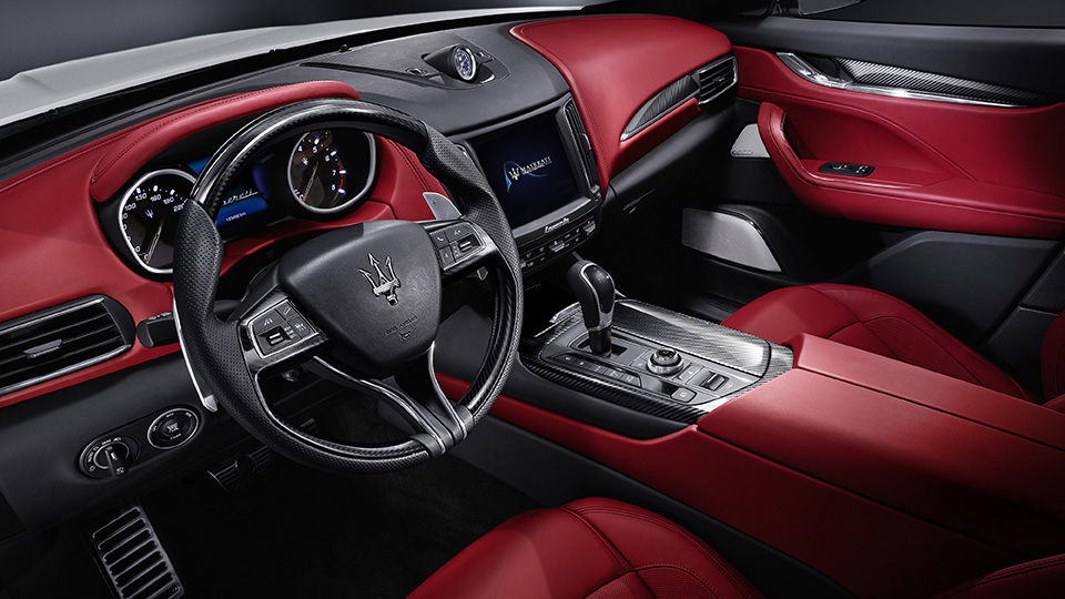 Мощнейшая версия кроссовера Maserati получила 430-сильный двигатель. Фото 4