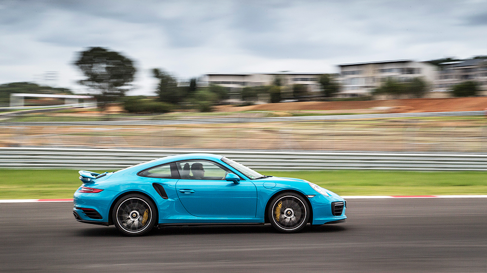 В Porsche назвали электрический 911-й бессмысленным