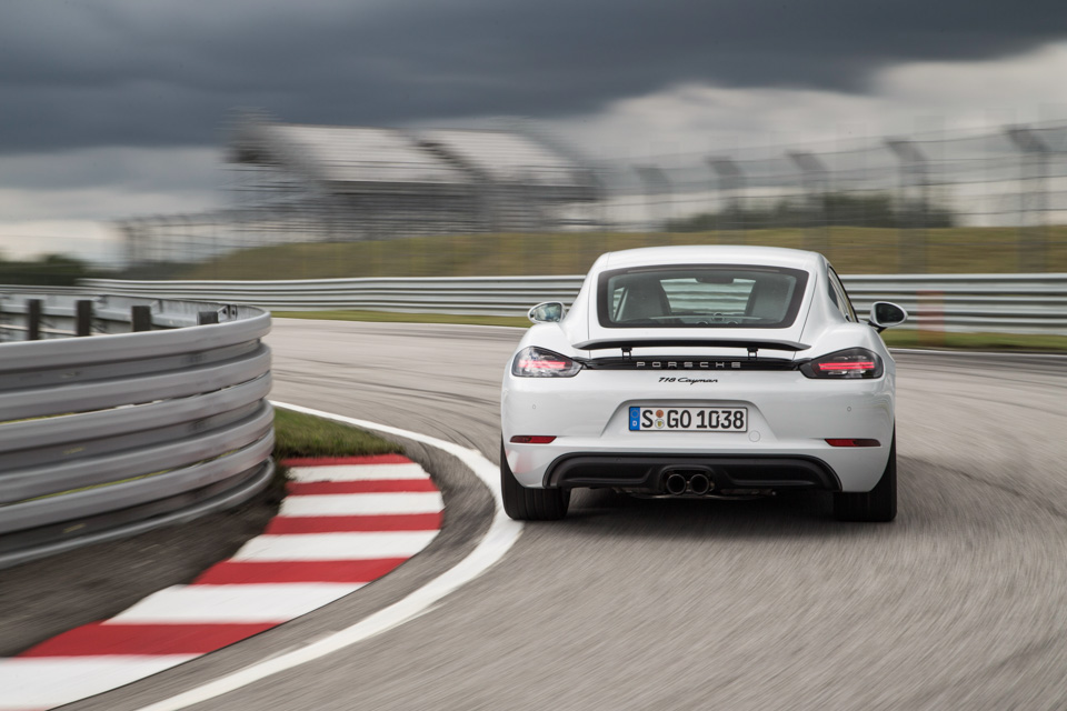 Коротко о том, почему мечты о самом крутом Porsche теперь можно отложить. Фото 4