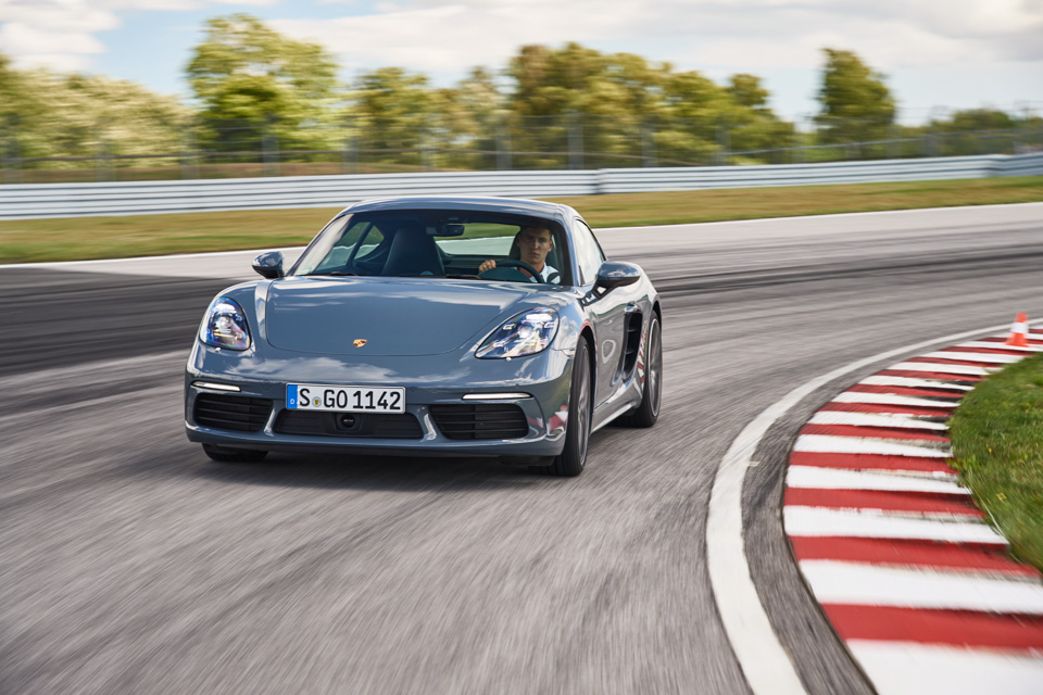 Коротко о том, почему мечты о самом крутом Porsche теперь можно отложить. Фото 6