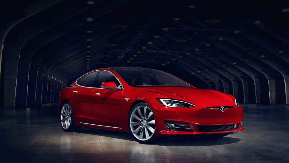 Tesla выпустила самую быструю машину в мире