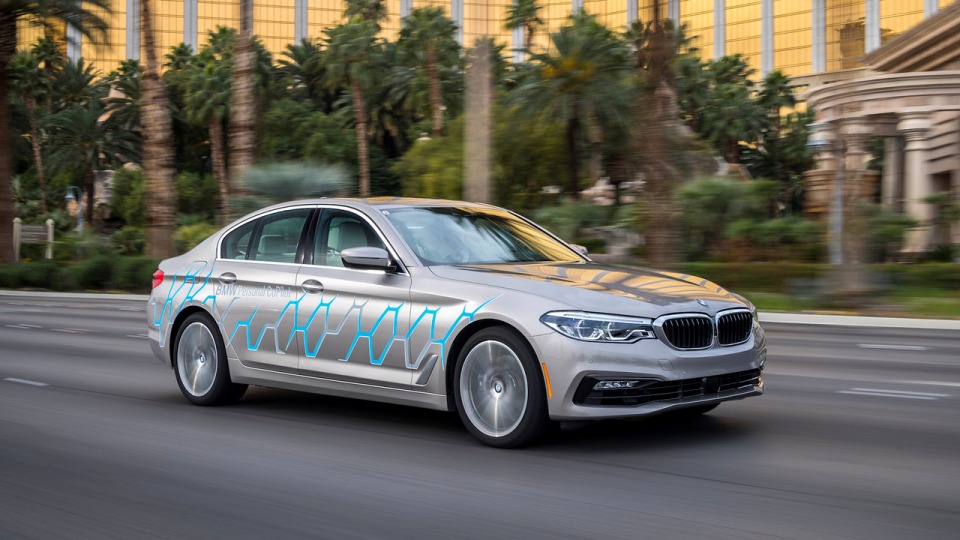 BMW добавила «пятерке» полноценную систему автопилота
