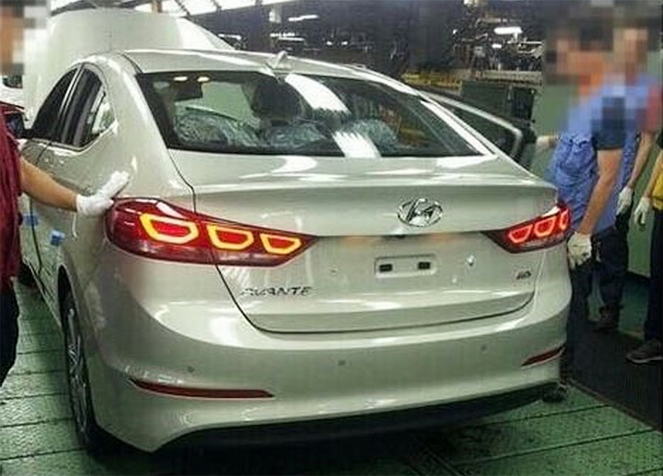 Появились фотографии нового седана Hyundai Elantra