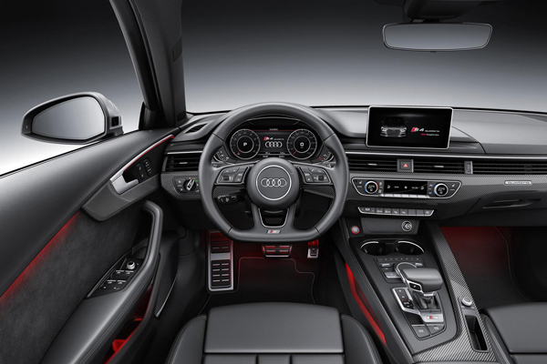 Audi представила седан и универсал S4 нового поколения