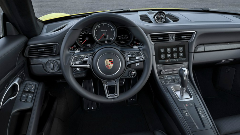 Представлены рестайлинговые суперкары 911 Turbo и 911 Turbo S. Фото 3
