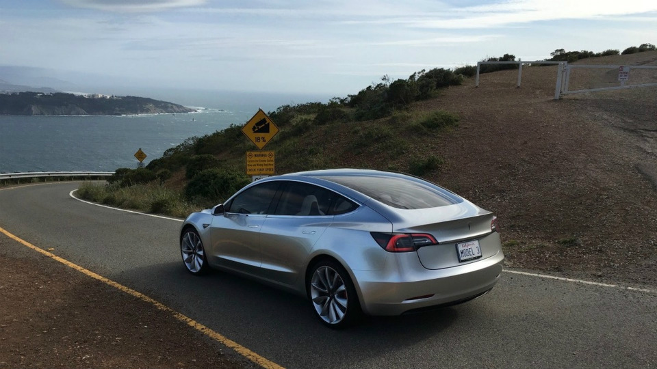 Tesla Model 3 получит 435-сильный электромотор. Фото 1