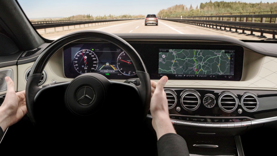 Benz оснастит новый S-Class автопилотом